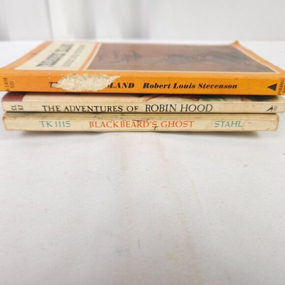 Vintage Fiction Book Lot - Teasure Island - Robin Hood - Blackbeard's Ghost - Picture 3 of 13
